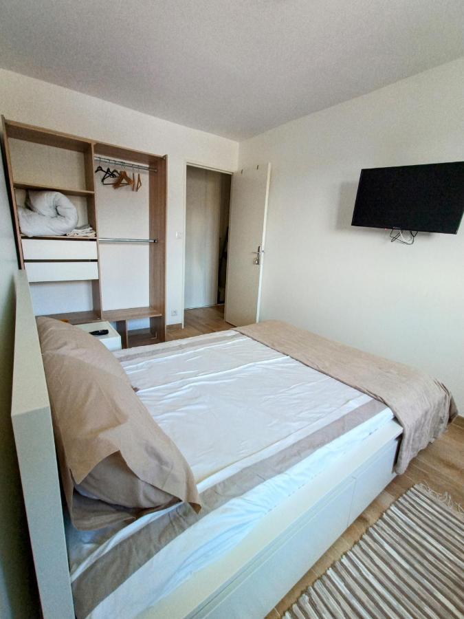 Private Room In Renovated Apartment - Tram 1 Min Walk Νίκαια Εξωτερικό φωτογραφία