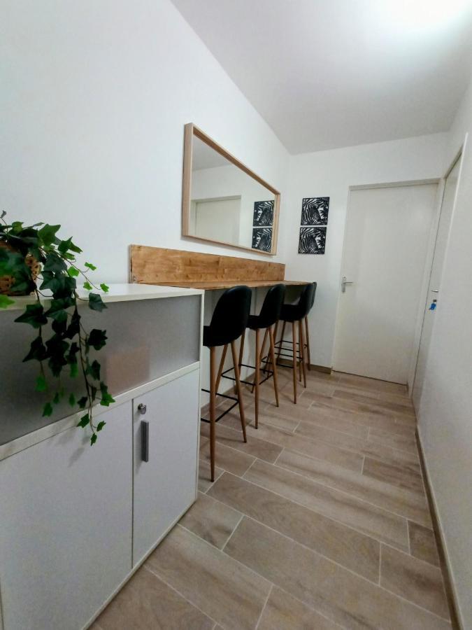 Private Room In Renovated Apartment - Tram 1 Min Walk Νίκαια Εξωτερικό φωτογραφία