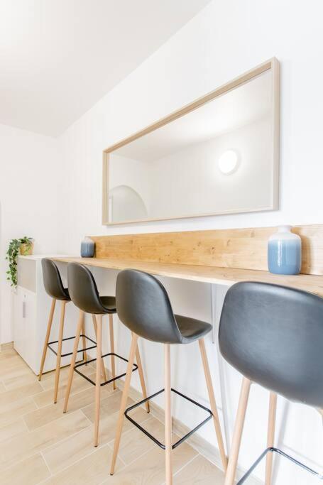 Private Room In Renovated Apartment - Tram 1 Min Walk Νίκαια Εξωτερικό φωτογραφία