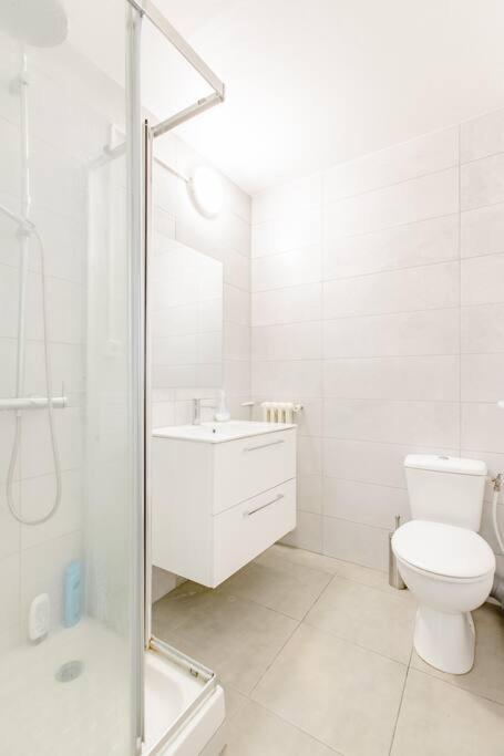 Private Room In Renovated Apartment - Tram 1 Min Walk Νίκαια Εξωτερικό φωτογραφία
