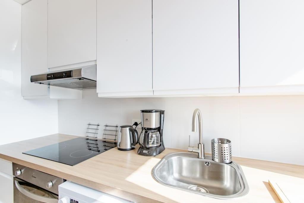 Private Room In Renovated Apartment - Tram 1 Min Walk Νίκαια Εξωτερικό φωτογραφία