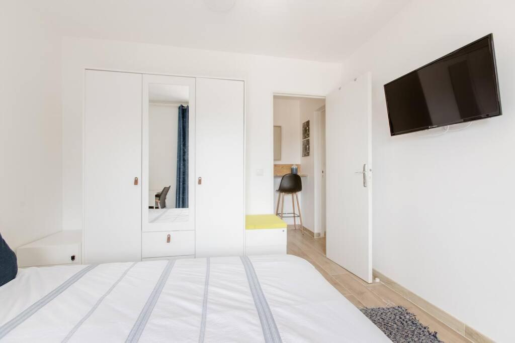Private Room In Renovated Apartment - Tram 1 Min Walk Νίκαια Εξωτερικό φωτογραφία